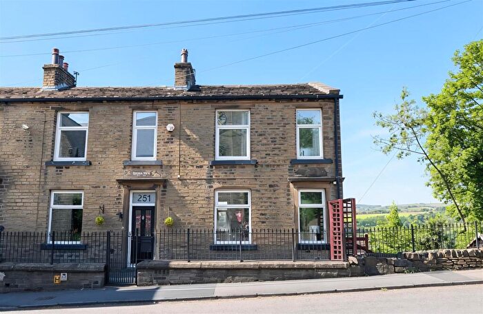 3 Bedroom Semi-Detached House For Sale In Rochdale Road, Greetland, Halifax, HX4