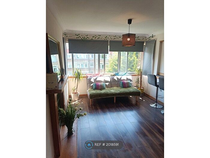 1 Bedroom Flat To Rent In Granville Court, Glasgow, G41