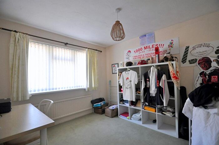 2 Bedroom Flat For Sale In Downlands Way, East Dean, East Sussex, BN20