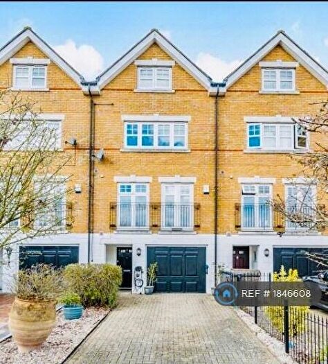 5 Bedroom Terraced House To Rent In Avondale Road, South Croydon, CR2