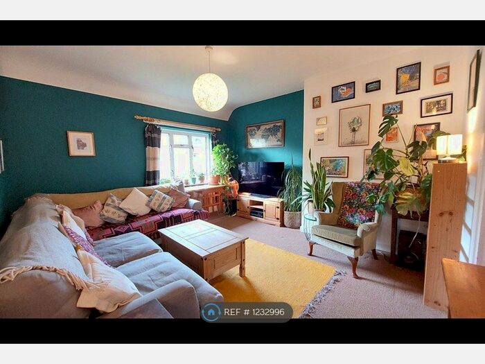 3 Bedroom Maisonette To Rent In Furneaux Avenue, London SE27