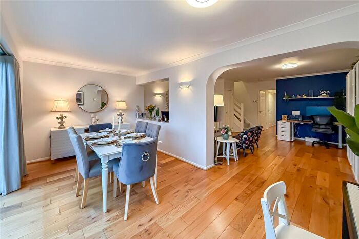 3 Bedroom Terraced House For Sale In Wendover Close, Harpenden, Hertfordshire, AL5