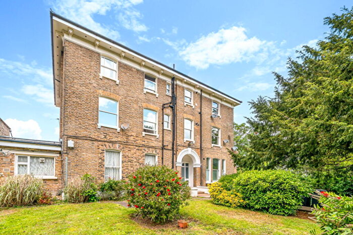 2 Bedroom Flat For Sale In Wickham Road, London, SE4