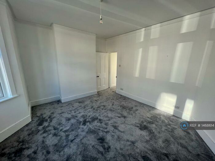 1 Bedroom Flat To Rent In Thicket Crescent, Sutton, SM1