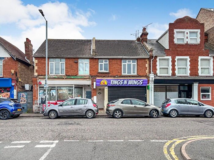 2 Bedroom Flat For Sale In High Street, Clacton-On-Sea, Essex, CO15