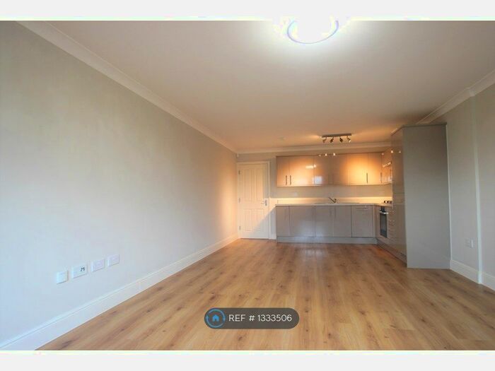 1 Bedroom Flat To Rent In Dwight Road, Watford, WD18