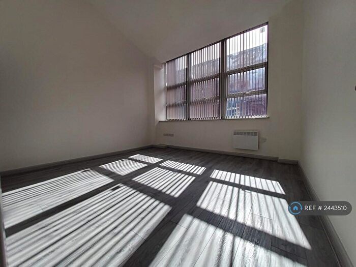 1 Bedroom Flat To Rent In Drake Street, Rochdale, OL16