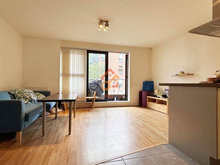 2 Bedroom Flat To Rent In Windsor Court, Mostyn Grove, London, E3