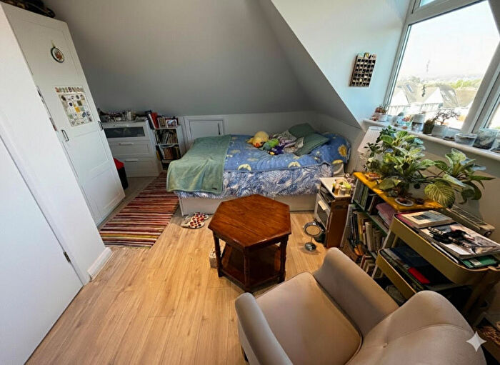 Flat To Rent In Sherwood Road, London, NW4