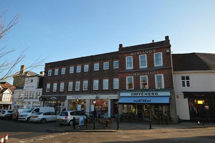 2 Bedroom Flat To Rent In King William's Gate, The Square, Petersfield, GU32