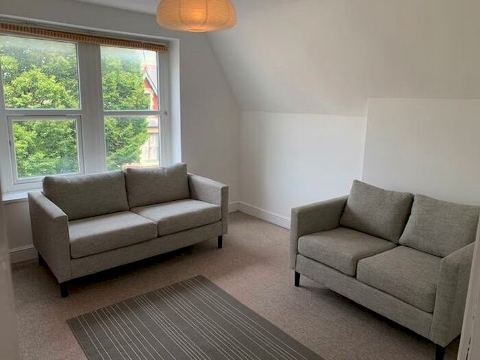 1 Bedroom Flat To Rent In Connaught Road, Cardiff, CF24