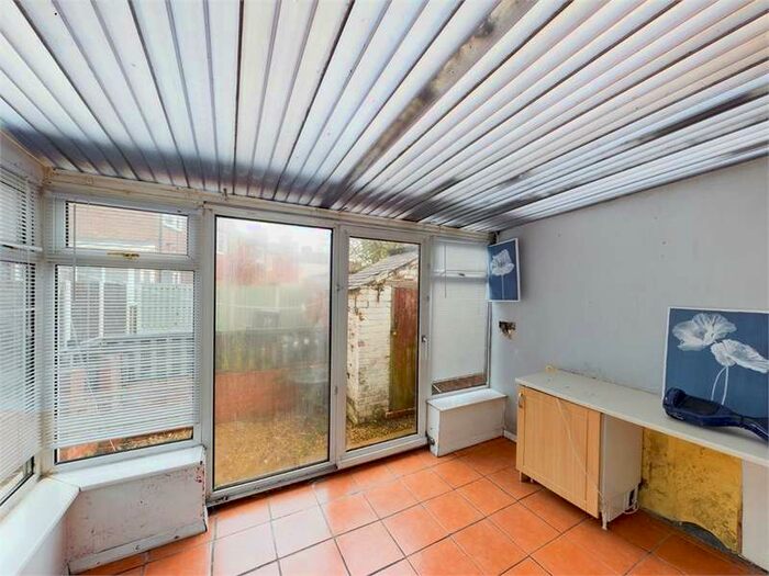 3 Bedroom End Of Terrace House For Sale In Cross Street, Wombwell, Barnsley, South Yorkshire, S73