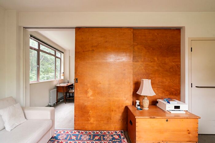 1 Bedroom Flat For Sale In Isokon Building Ii, Lawn Road, London, NW3