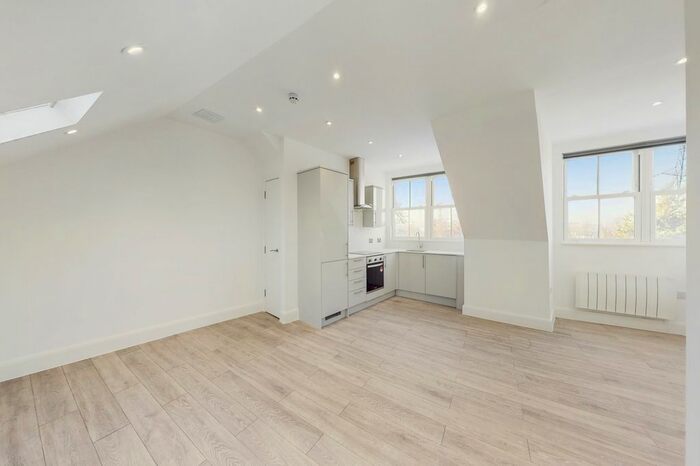 1 Bedroom Flat To Rent In Bushey Grove Road, Bushey, WD23