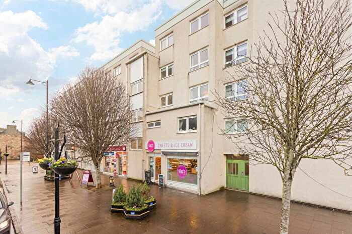 3 Bedroom Flat For Sale In The Vennel, Linlithgow, EH49