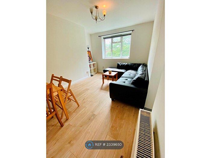 2 Bedroom Flat To Rent In Neckinger Estate, London, SE16