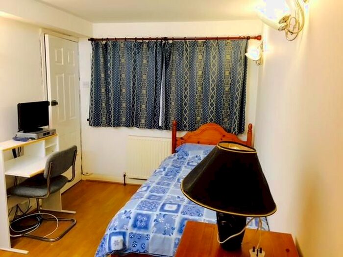 Studio To Rent In Vincent Road, Isleworth, TW7