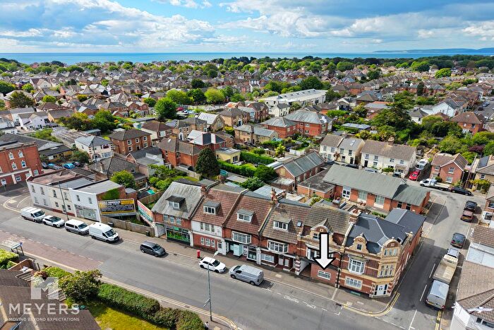 2 Bedroom Flat For Sale In Seabourne Road, Bournemouth, BH5