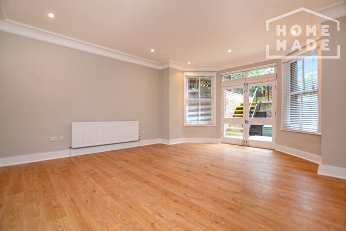 3 Bedroom Flat To Rent In Palm Court, NW3