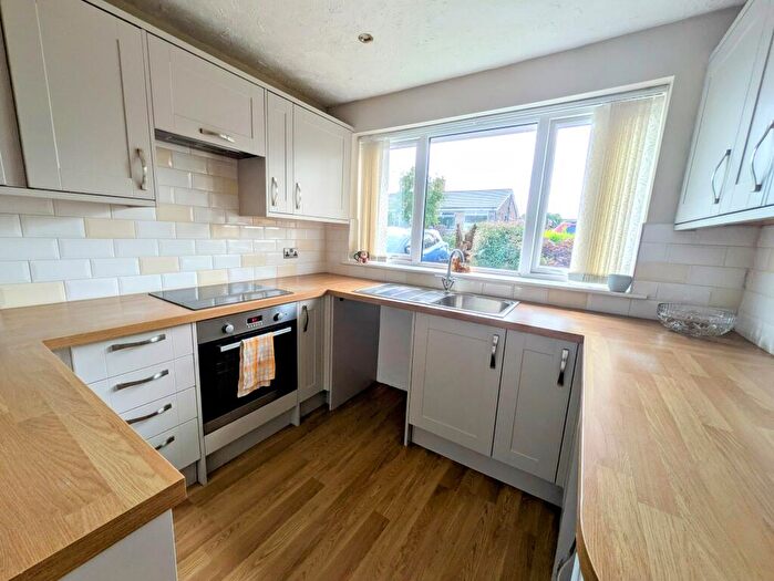 2 Bedroom Bungalow For Sale In North View, Bradford, BD15