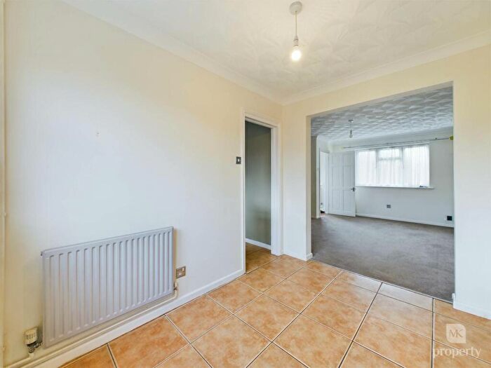 3 Bedroom End Of Terrace House For Sale In Catchpole Close, Greenleys, MK12