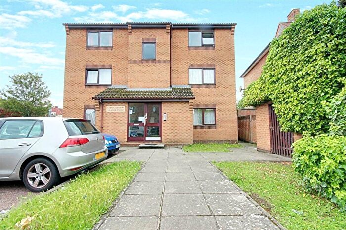 1 Bedroom Flat For Sale In Grove Road West, Enfield, EN3