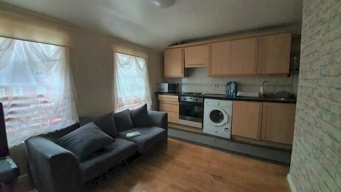 1 Bedroom Flat To Rent In High Street, Tottenham, London, Uk, N17