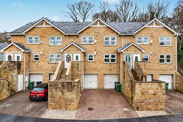 2 Bedroom Apartment For Sale In Newlay Wood Rise, Horsforth, Leeds, LS18