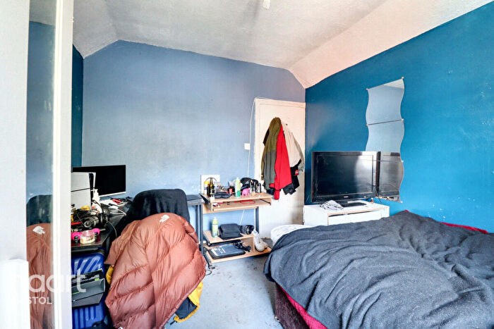 3 Bedroom End Of Terrace House For Sale In Grove Park Road, Bristol, BS4