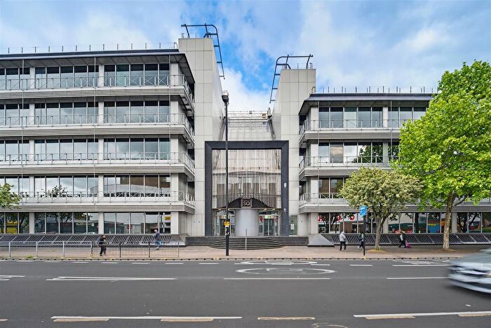 1 Bedroom Flat For Sale In Staines Road, Hounslow, TW3