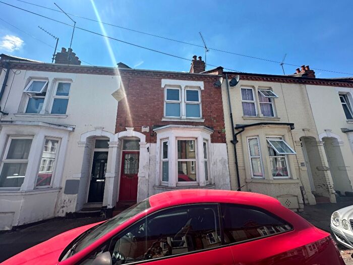 4 Bedroom Terraced House To Rent In Lutterworth Road, Northampton, NN1