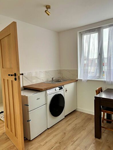 Studio To Rent In The Larches, Southgate, N13