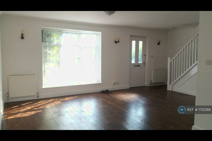 3 Bedroom Semi-Detached House To Rent In Harvey Gardens, Loughton, IG10