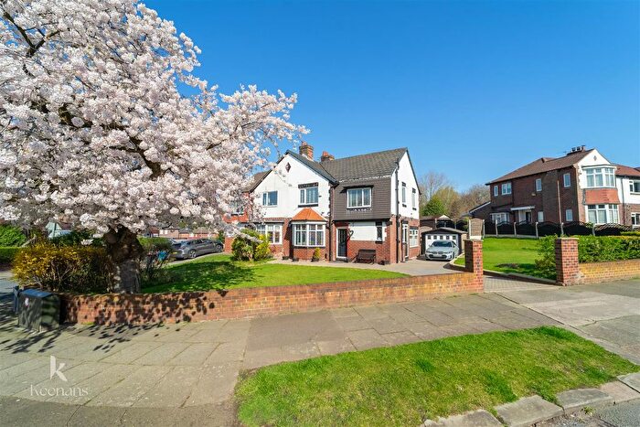 3 Bedroom Semi Detached House For Sale In Light Oaks Road, Salford, M6