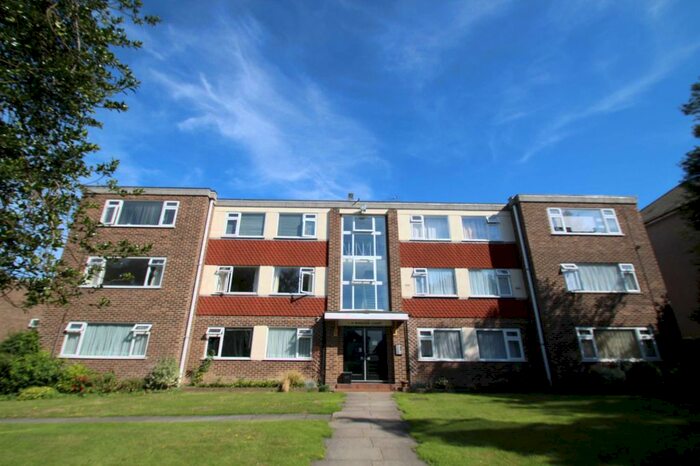 1 Bedroom Flat To Rent In Southlands Grove, Bickley, Bromley BR1