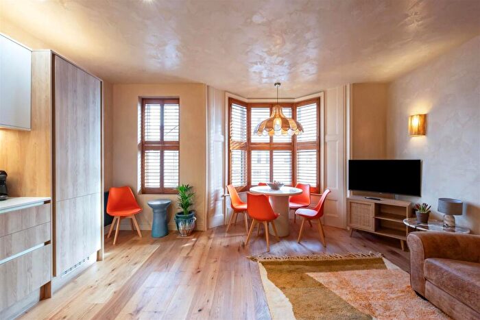 2 Bedroom Apartment To Rent In Queen Sqaure, Brighton, BN1