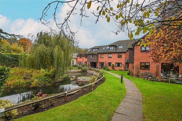 2 Bedroom Flat For Sale In Reading Road, Wokingham, Berkshire, RG41