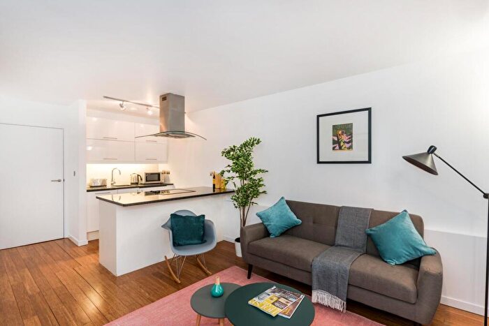 1 Bedroom Apartment To Rent In Whitechapel High Street, London, E1