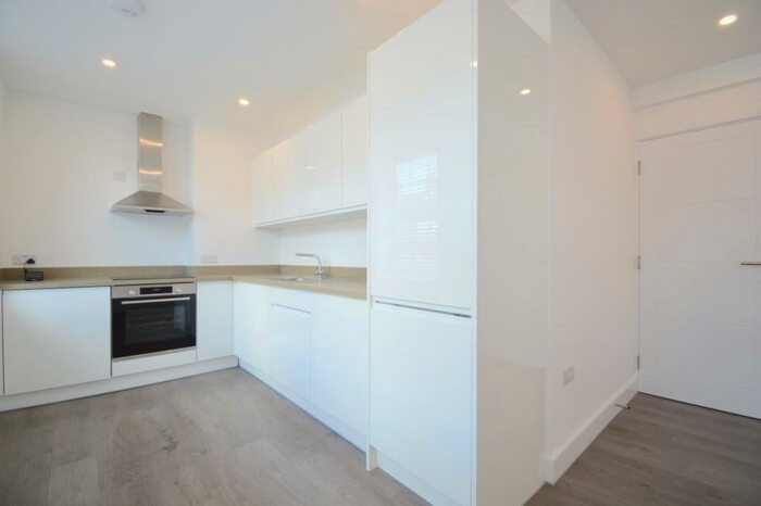 1 Bedroom Flat To Rent In Watling Avenue, Burnt Oak, Edgware, HA8