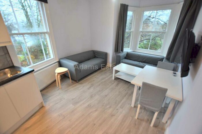 2 Bedroom Flat To Rent In Christchurch Road, Reading, RG2
