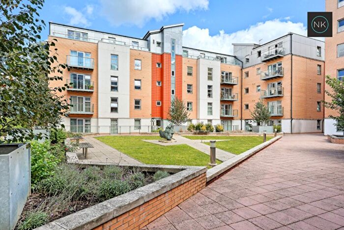 2 Bedroom Penthouse For Sale In Freshmans House, Queen Mary Avenue, South Woodford, London, E18