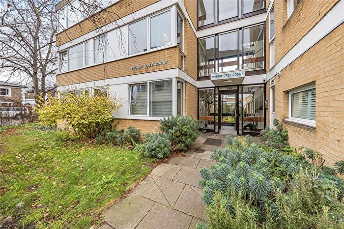 1 Bedroom Flat For Sale In Cherry Tree Court, Richmond, TW9