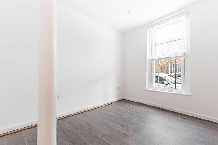 2 Bedroom Flat To Rent In Alma Grove, London, SE1
