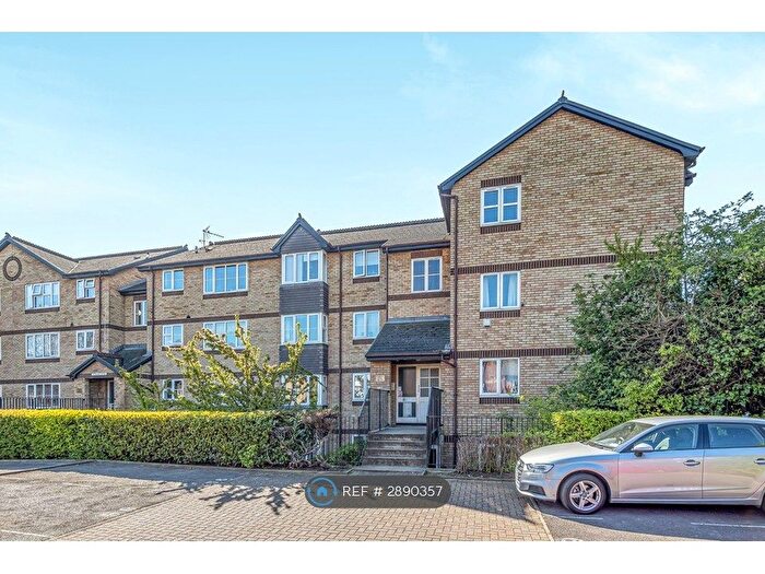 1 Bedroom Flat To Rent In Stubbs Drive, Bermondsey, SE16