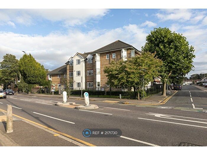 2 Bedroom Flat To Rent In Oriel House, Romford, Essex, RM7