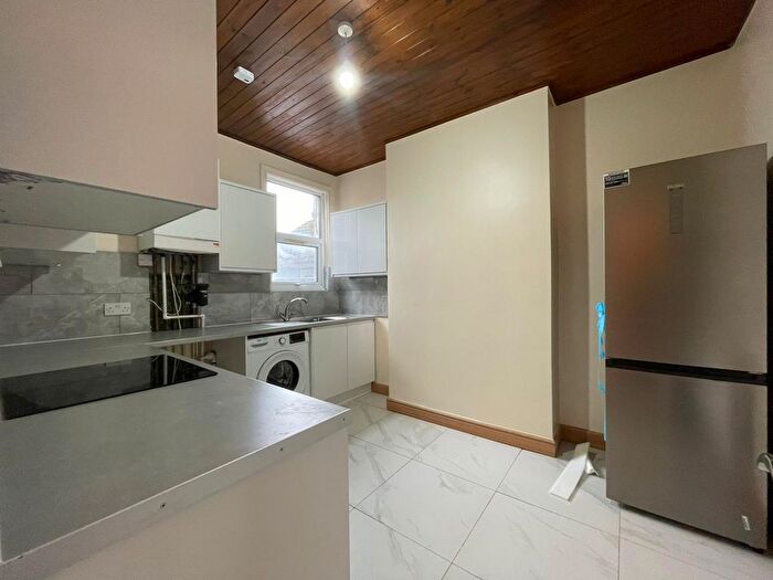 3 Bedroom Flat To Rent In High Street, Enfield, EN3