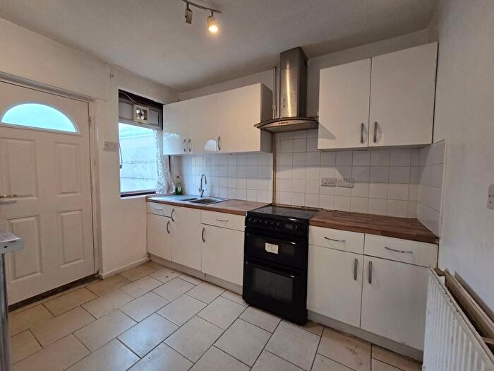 3 Bedroom Terraced House For Sale In Old Road East, Gravesend, DA12