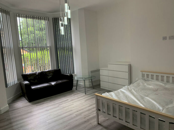 Studio To Rent In Spring Road, Leeds, West Yorkshire, LS6