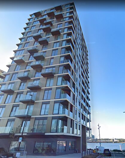 3 Bedroom Flat For Sale In Chatham, ME4