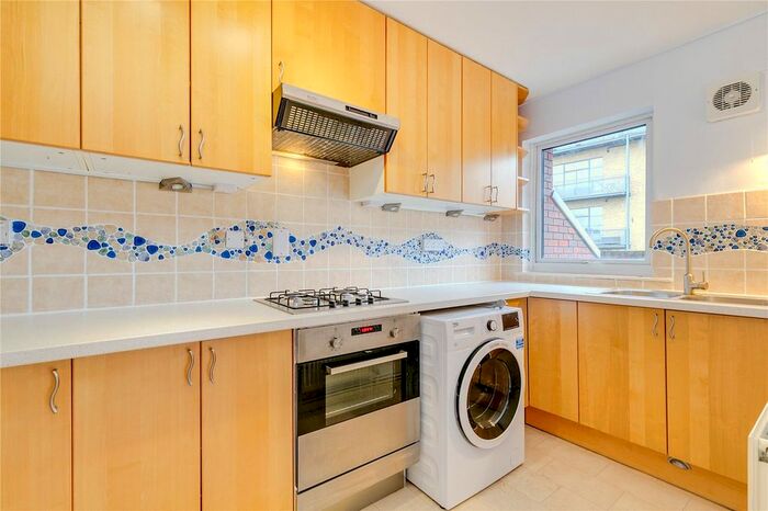 2 Bedroom Flat To Rent In Disraeli Close, London, W4